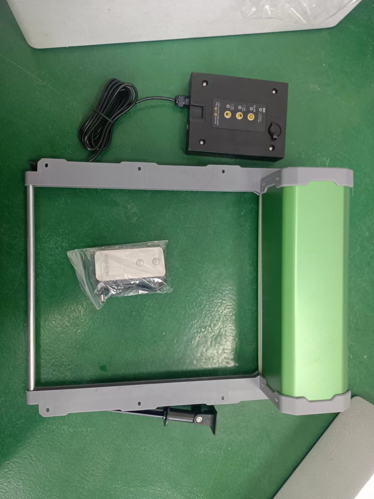 Porte automatique pour poulail - Automatic Chicken Door Opener Solar avis et prix
